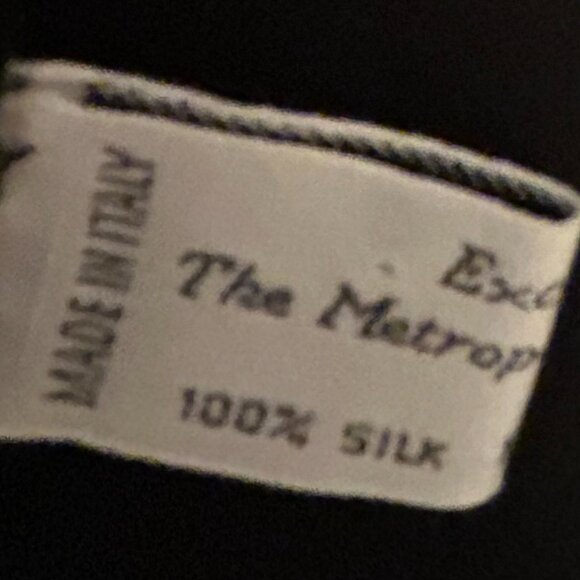 Silk scarf made for the Metropolitan Museum of Art - Picture 3 of 5